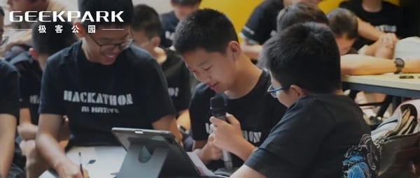 The Ship of Traditional Education Is Sinking, Yet People Still Crowd the “First Class”