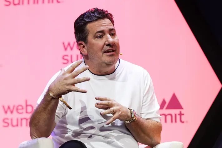 Textbook-Style Scam Hits AI Industry: Fake $100B Valuation, Layoffs, Four Broken Promises, Investors and Staff Trapped